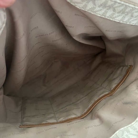 Michael Kors Beige Jet Set Tote Bag - Picture 7 of 9